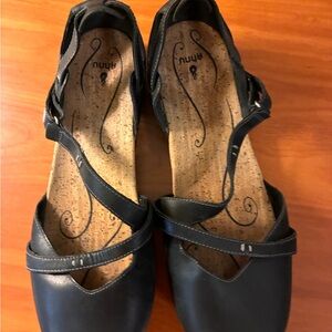 Ahnu Women's Tullia II Black Leather Flats